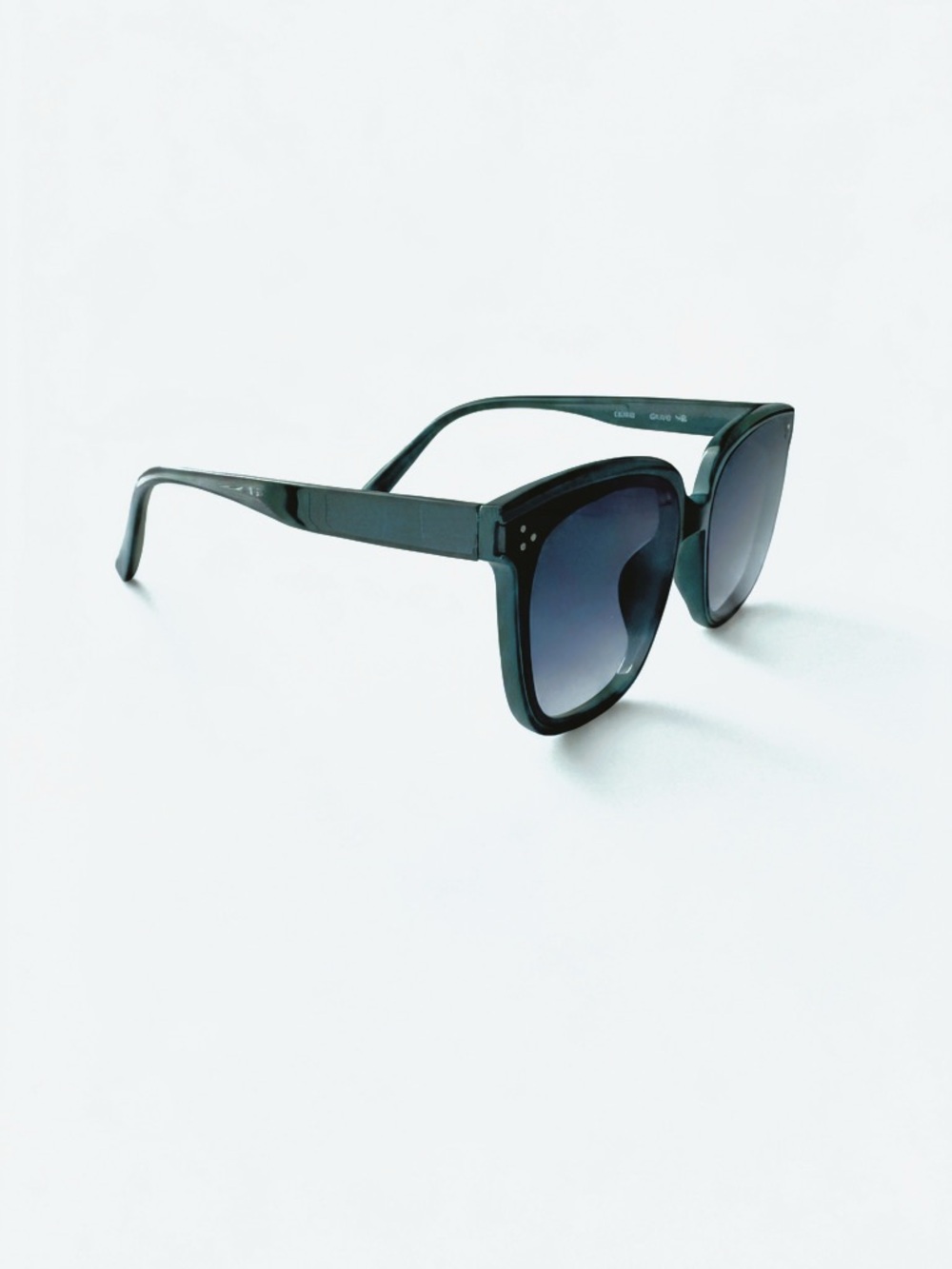 Classic Dark Green Cat-Eye Sunglasses